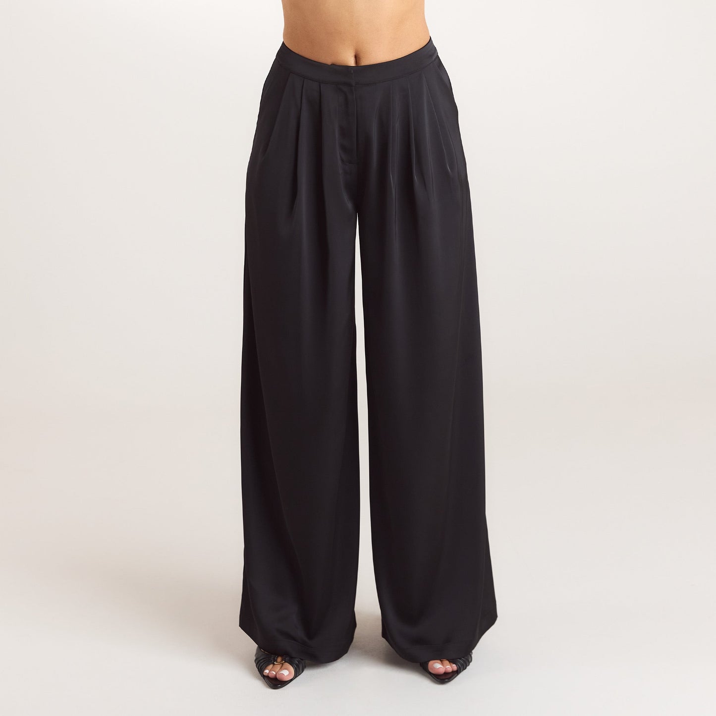 Satin Pleated Pants - Black