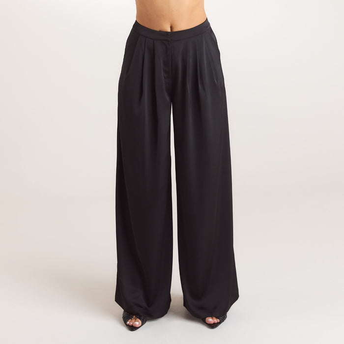 Satin Pleated Pants - Black