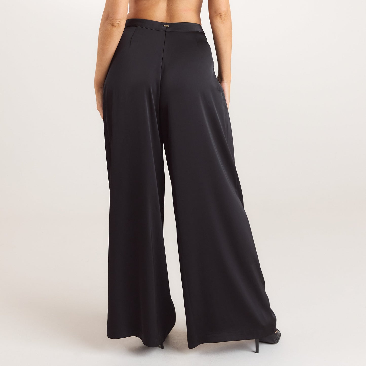 Satin Pleated Pants - Black
