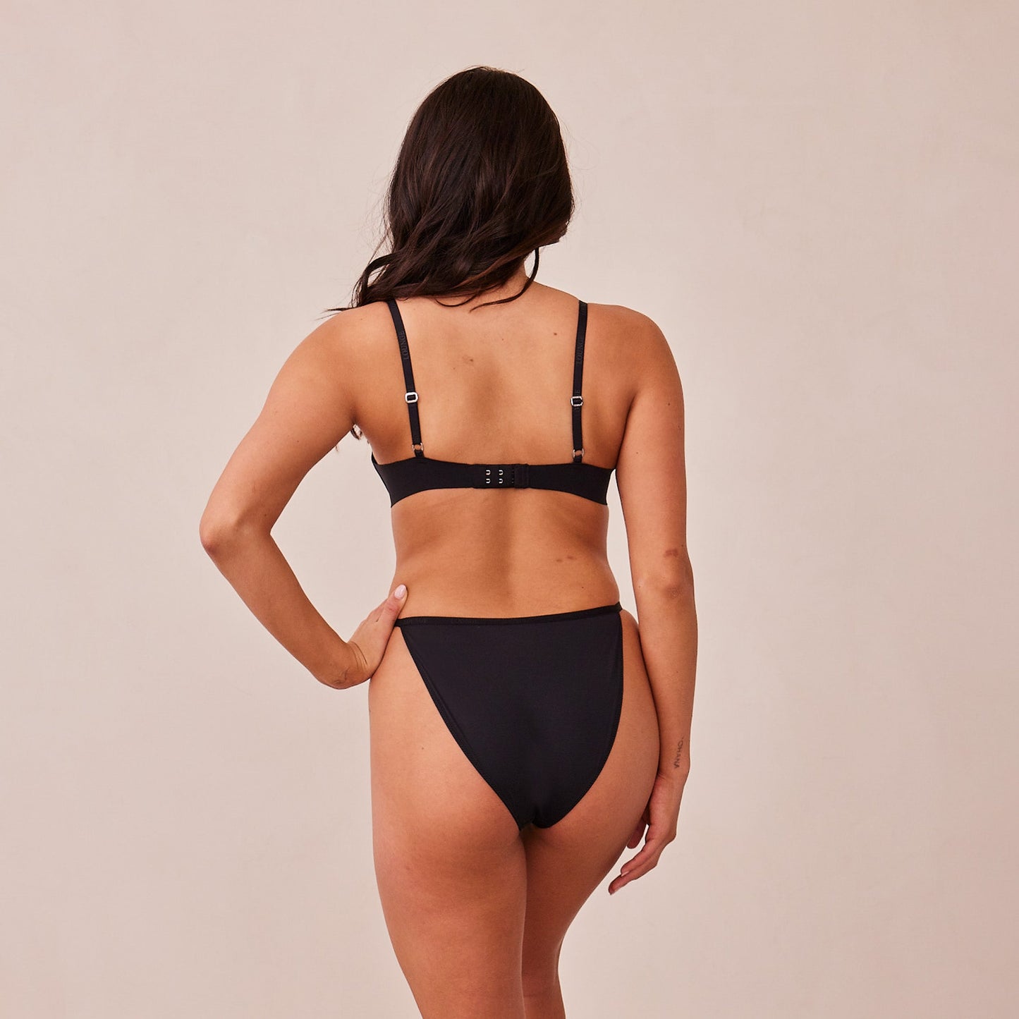 Light Non-wire Plunge T-shirt Bra  - Black