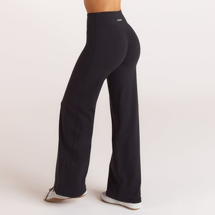 ContourSoft Straight-Leg Leggings - Black